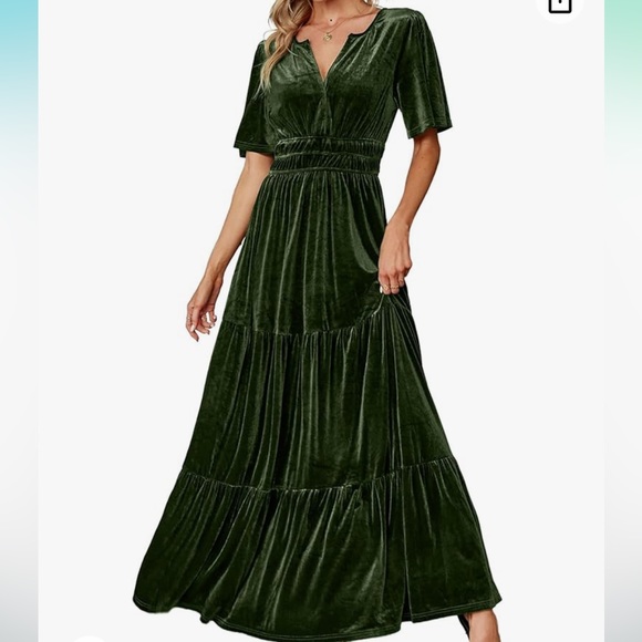 Dresses & Skirts - Green velvet tiered dress L